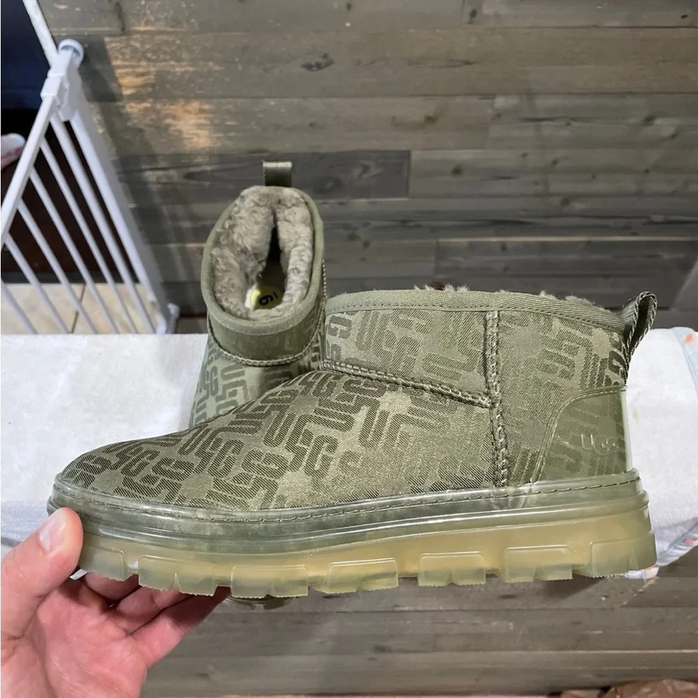 UGG classic mini Olive Monogram Shearling Cuffed Sneaker Boot - Picture 5 of 8